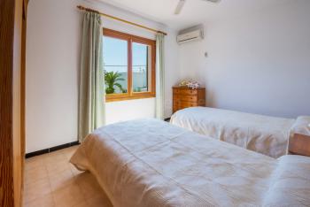 Schlafzimmer mit Klimaanlage 