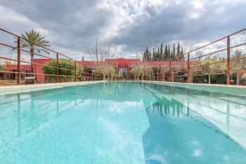  Villa mit Pool in ruhiger Lage