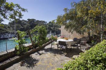 Terrasse und Innenhof mit tollem Meerblick