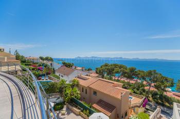 Moderne Villa mit tollem Meerblick 