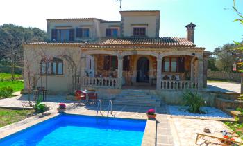 Finca mit Pool nahe Arta 