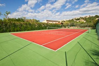 Privater Tennisplatz