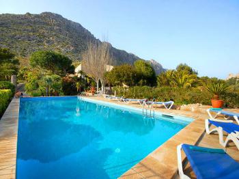 Finca mit Pool und Sonnenterrasse