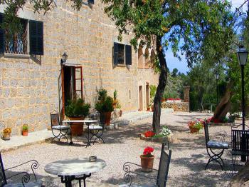 Finca-Hotel mit Pool