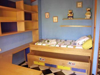 Kinderzimmer mit Ausziehbett