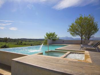 Villa mit Pool, Whirlpool und Kinderbecken