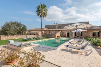 Traditionelle Finca mit Pool