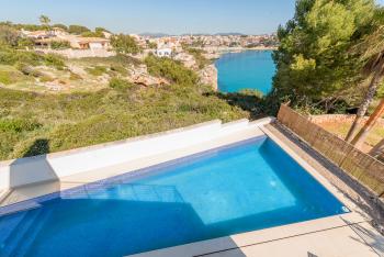 Villa am Meer mit Pool und Klimaanlage