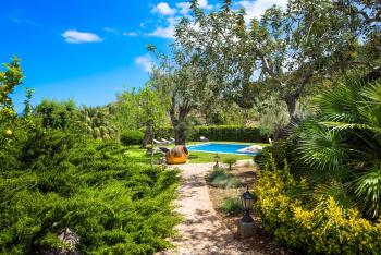 Finca mit schönem Garten und Pool
