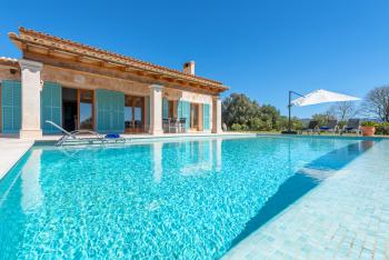 Moderne Finca mit Infinity-Pool bei Felanitx