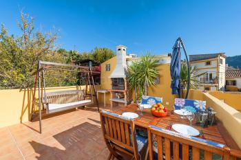 Dachterrasse mit Essplatz und Grill