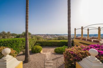 Umgebung der Villa mit Pool