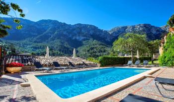 Hotel mit Pool, Klimaanlage und Internet