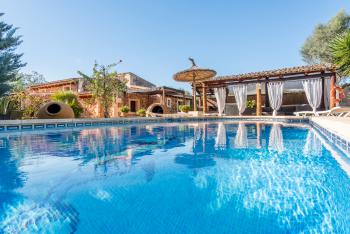 Freistehende Finca mit Pool und Garten