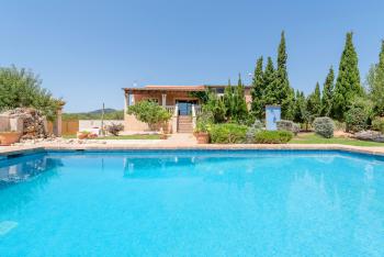 Ferienhaus mit Pool am Golfplatz 