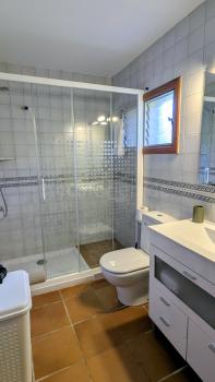 Zweites Badezimmer mit Dusche