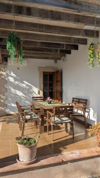 Frühstücksterrasse im Garten