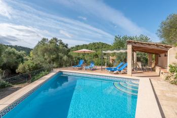 Finca mit kindersicherem Pool 