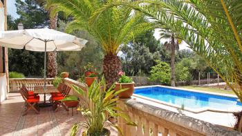 Finca mit Pool und gepflegtem Garten