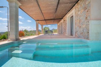 Moderne Finca mit Pool und Zentralheizung