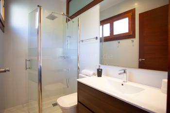 und Duschbad en Suite