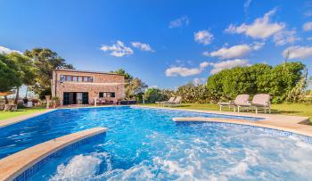 Exklusive Finca mit Pool und Whirlpool