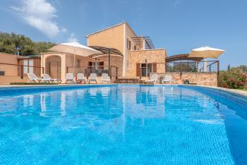 Ferienhaus mit Pool - Urlaub in Meernähe 