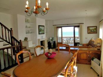 Wohnzimmer mit Esstisch