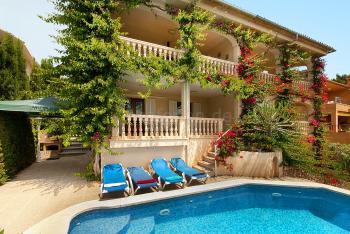 Ferienhaus mit Pool und Klimaanlage