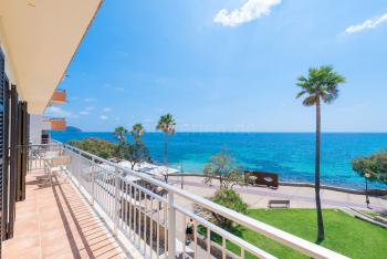 mit Balkon und Meerblick