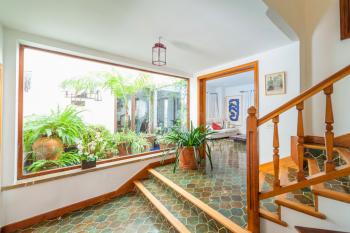 Flur und Blick in den Patio