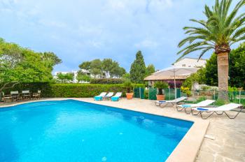Ferienhaus mit Pool und Klimaanlage