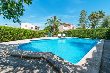 Strandnahes Ferienhaus mit Pool