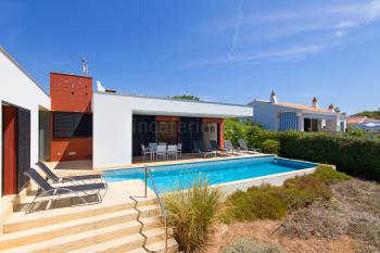 Modernes Ferienhaus mit Pool in Binibequer