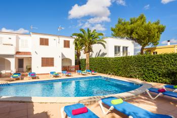 Strandnahe Ferienwohnung mit Pool