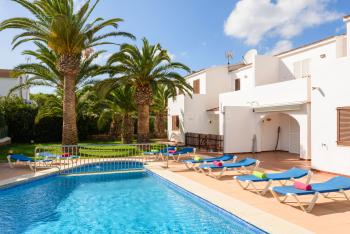 Strandnahe Ferienwohnung mit Pool