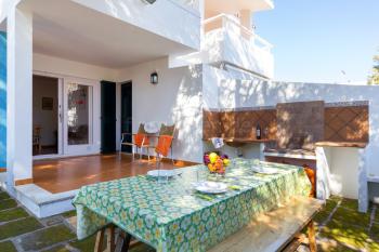 Private Terrasse mit Grill und Essplatz