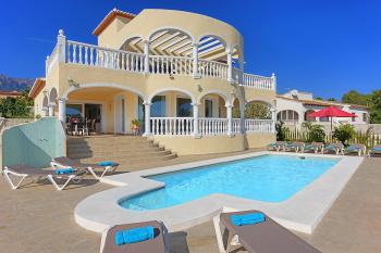 Strandnahe Villa für 10 Personen mit Pool