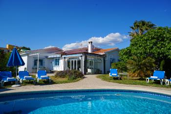 Strandnahes Ferienhaus mit Pool