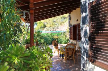Überdachte Terrasse