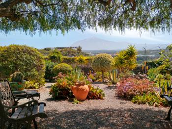 Garten und schöner Blick auf den Teide