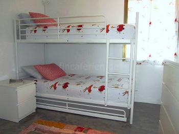 Schlafzimmer mit Etagen- und Ausziehbett